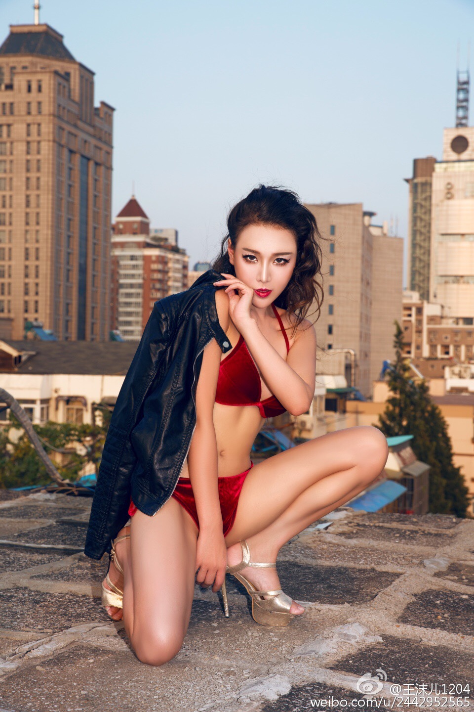 王沫儿 来势“汹汹”的超性感诱惑写真图