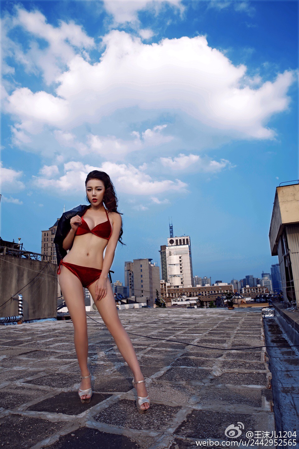 王沫儿 来势“汹汹”的超性感诱惑写真图