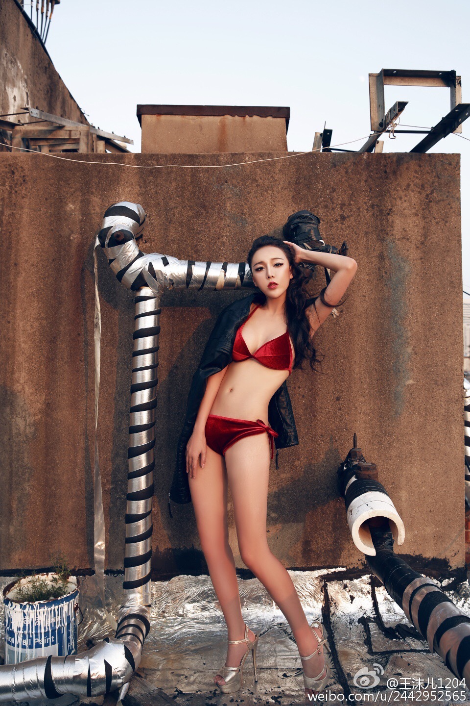 王沫儿 来势“汹汹”的超性感诱惑写真图
