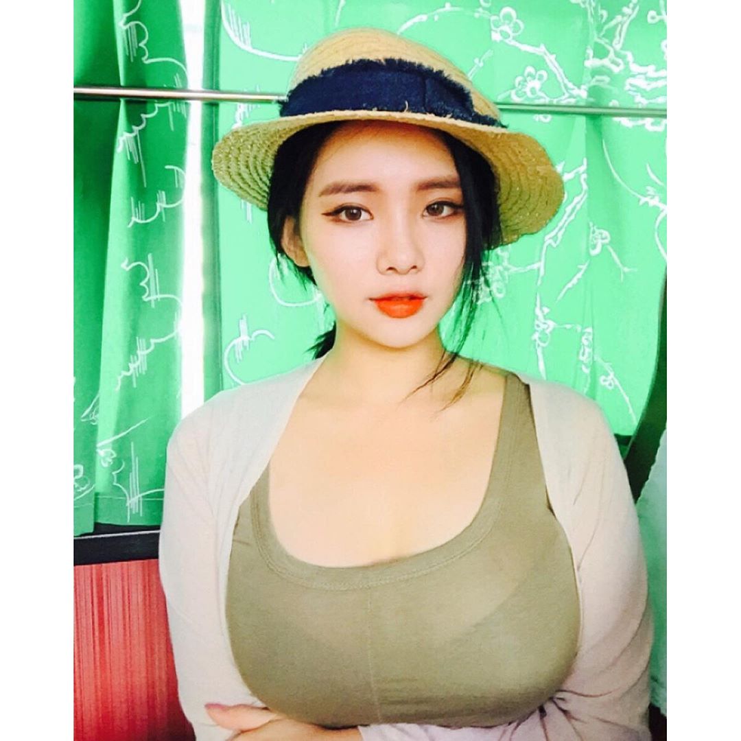 jeee622 不科学的超胸韩妹私房照诱惑写真图