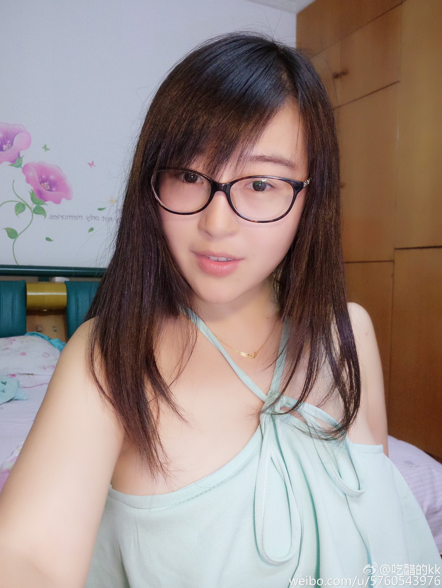 吃醋的kk 绝对大胸美女主播私房照诱惑写真图