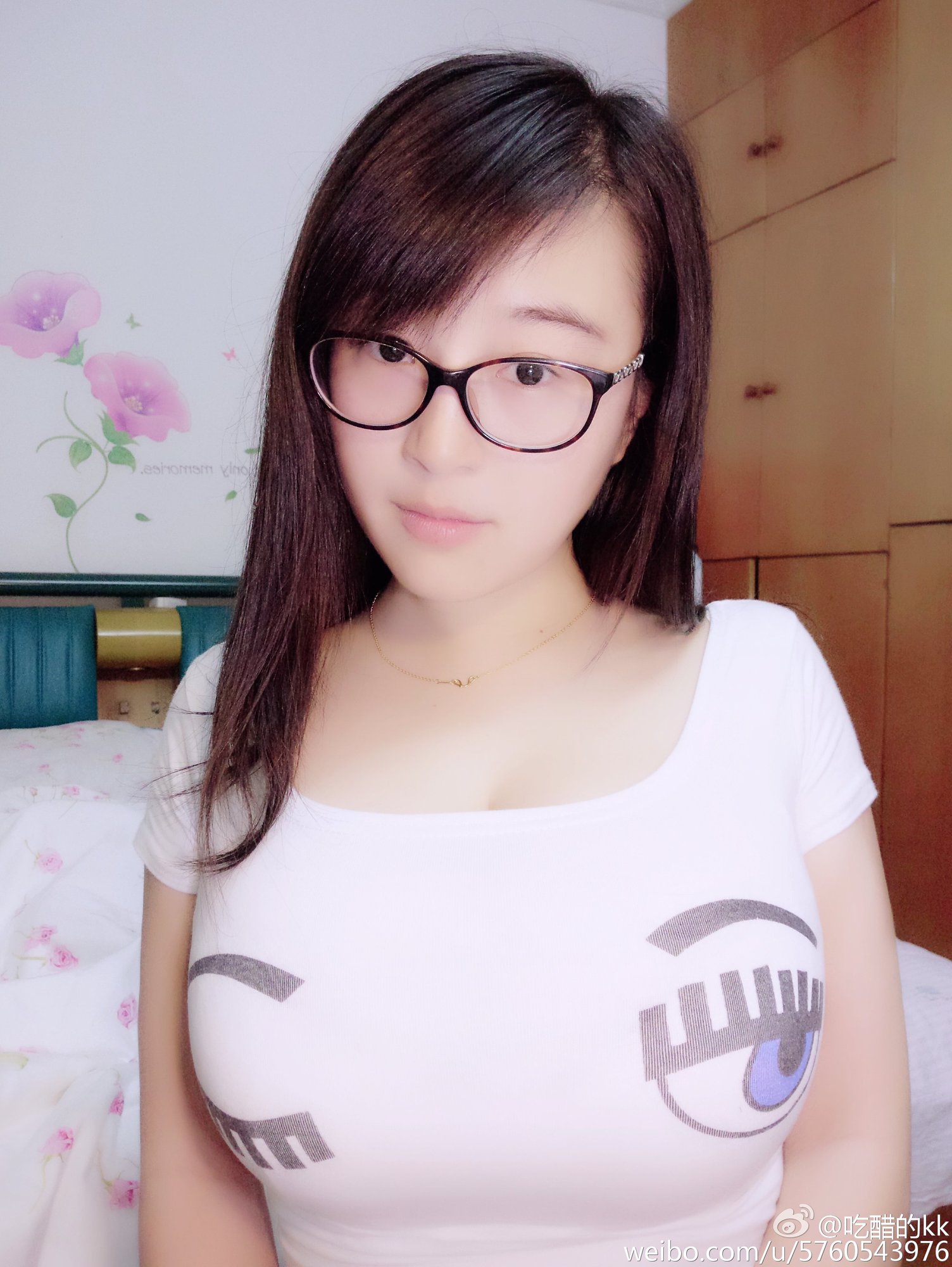 吃醋的kk 绝对大胸美女主播私房照诱惑写真图