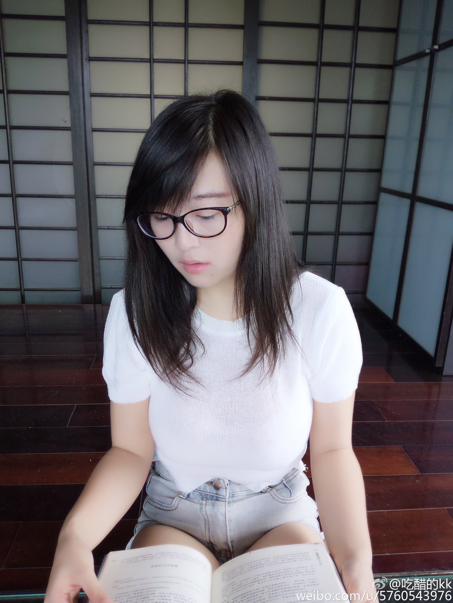 吃醋的kk 绝对大胸美女主播私房照诱惑写真图