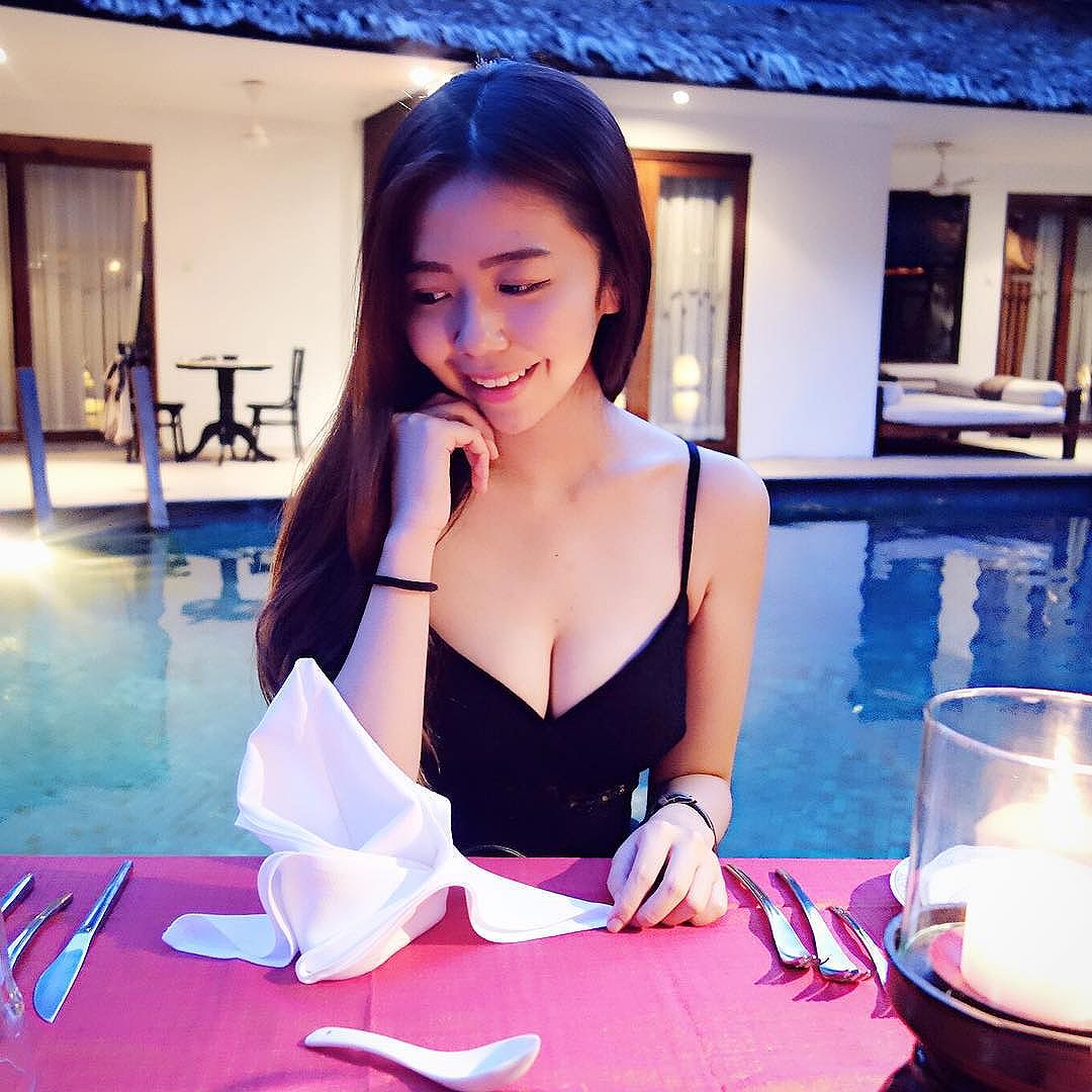 Tziaaa 绝对浪漫主义的大马正妹