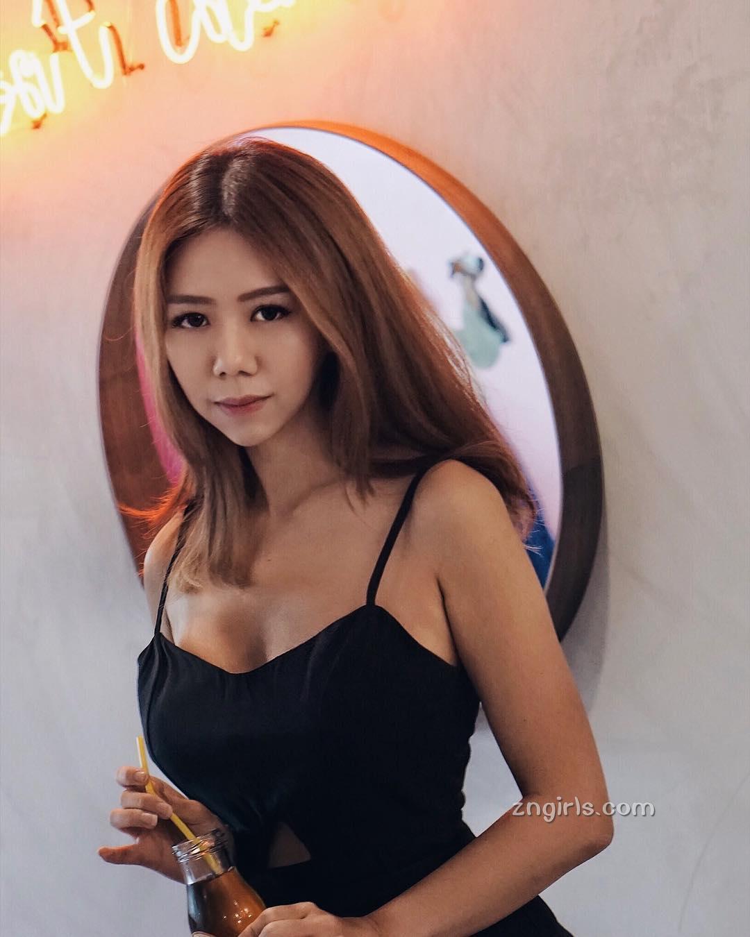 大马时尚博主Tziaaa,包不住的成熟性感