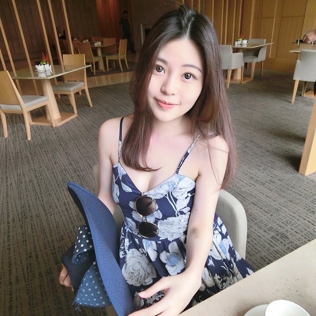 Iris Yen 拥有姣好线条的台湾医科正妹