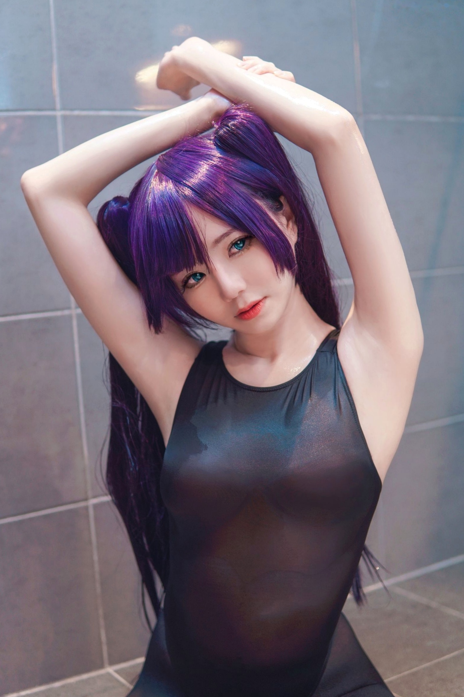《Sally-Dorasnow-原神-莫娜-Cosplay-性感连体泳装-黑丝制服诱惑-湿身私房照-绝美漫展女神》