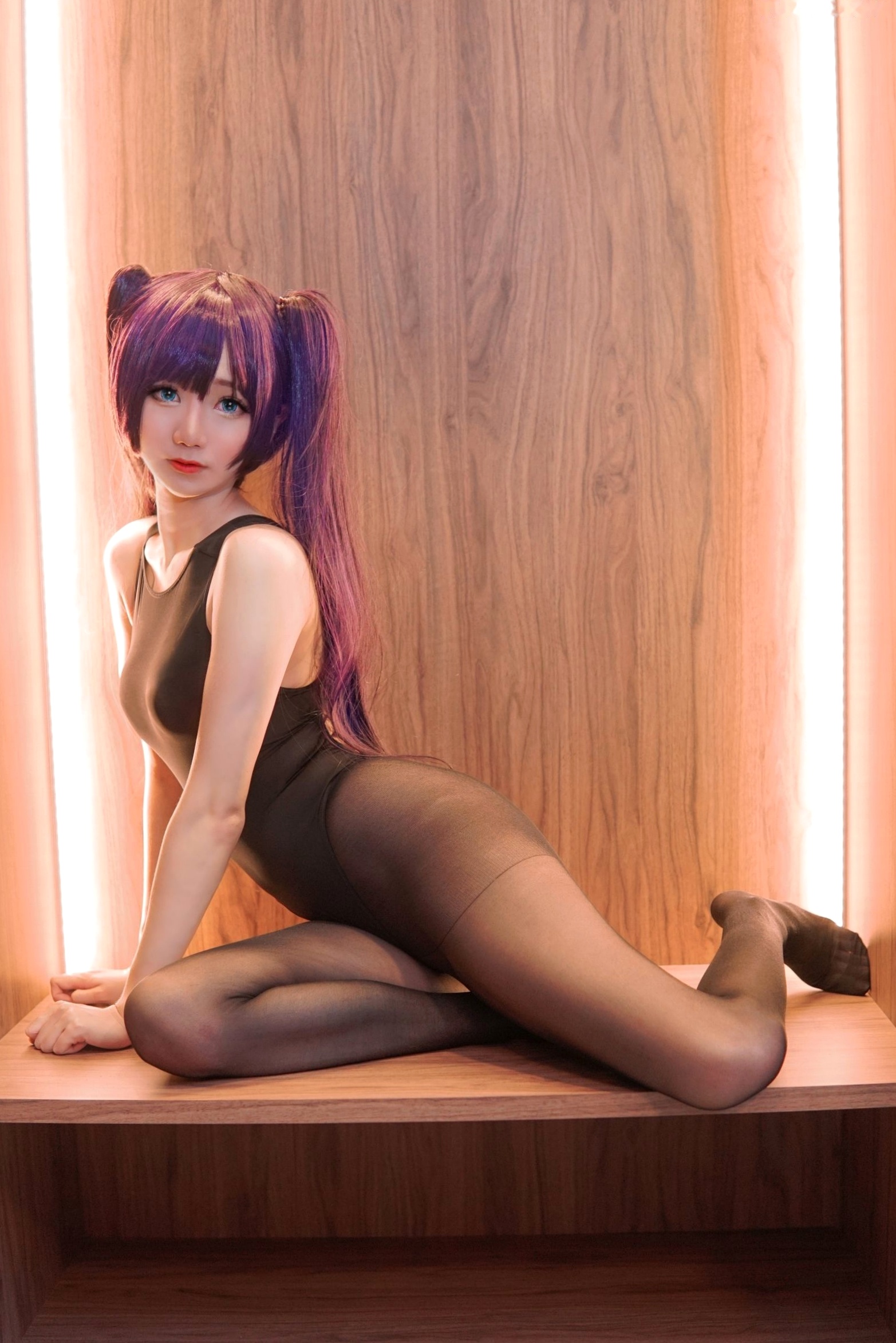 《Sally-Dorasnow-原神-莫娜-Cosplay-性感连体泳装-黑丝制服诱惑-湿身私房照-绝美漫展女神》