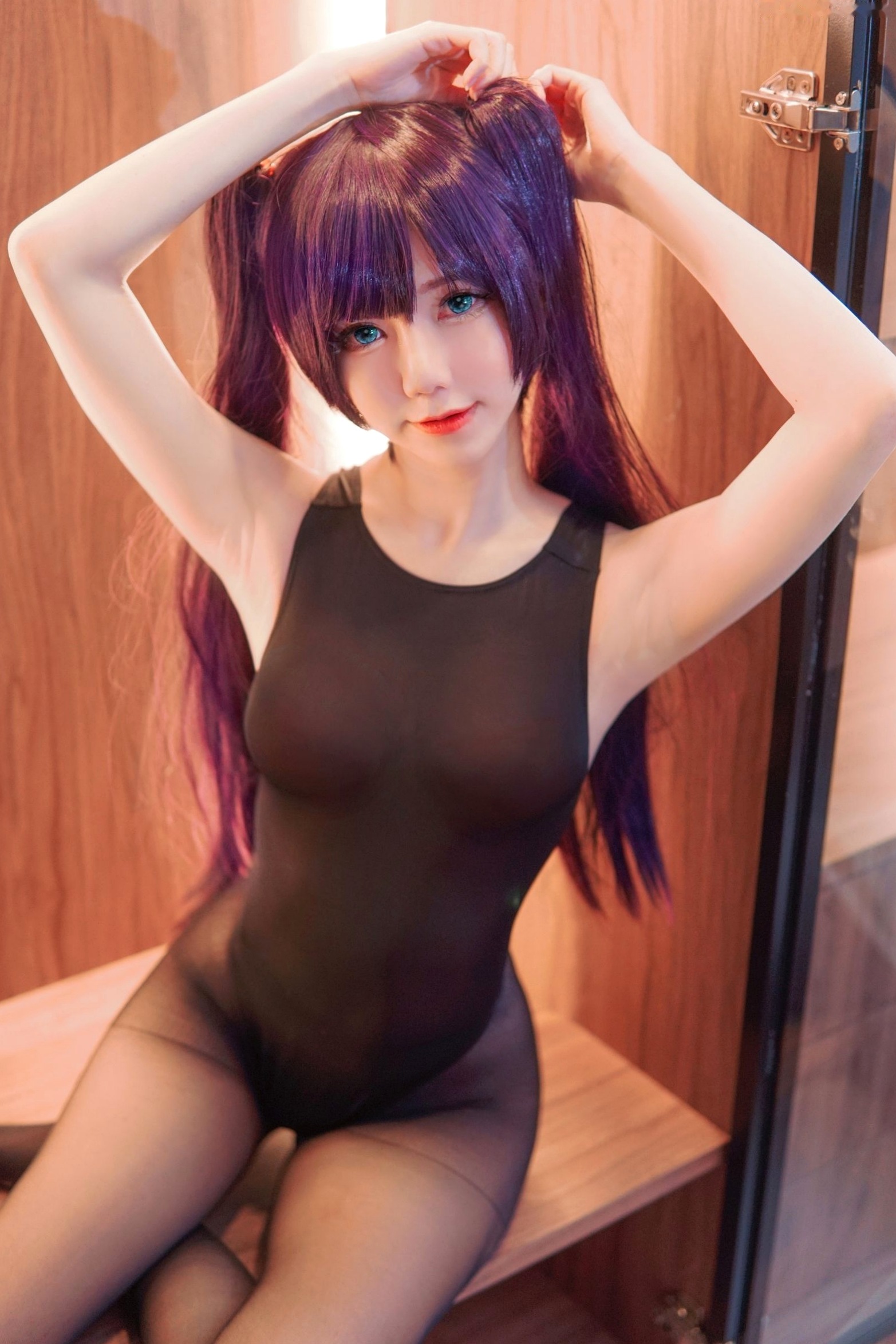 《Sally-Dorasnow-原神-莫娜-Cosplay-性感连体泳装-黑丝制服诱惑-湿身私房照-绝美漫展女神》