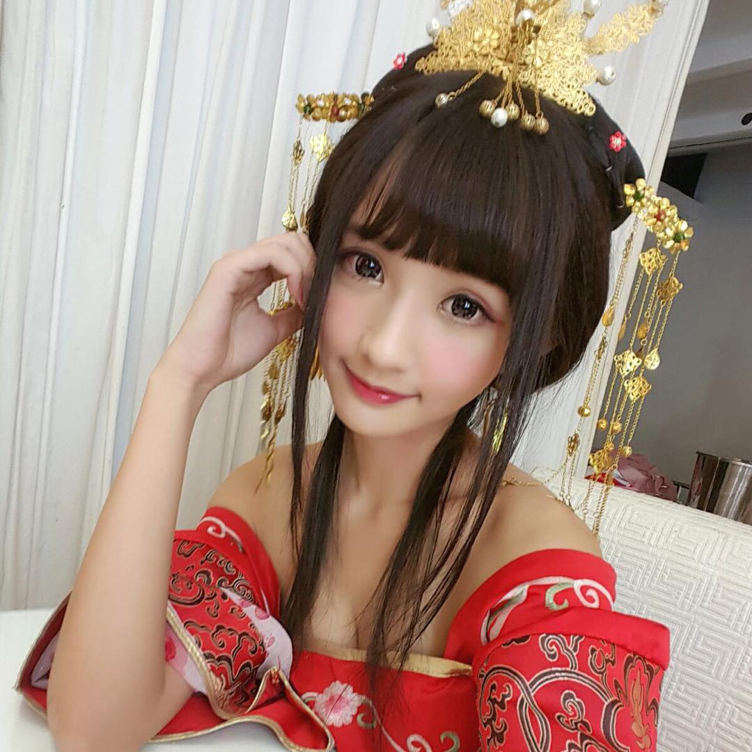 Mini阿咪 神似洋娃娃的大眼正妹麻豆