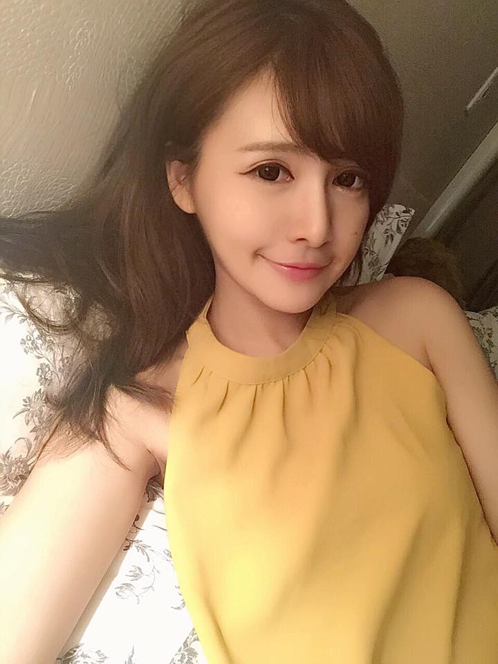 邱爱晨 神似混血儿的性感白皙正妹网拍模特