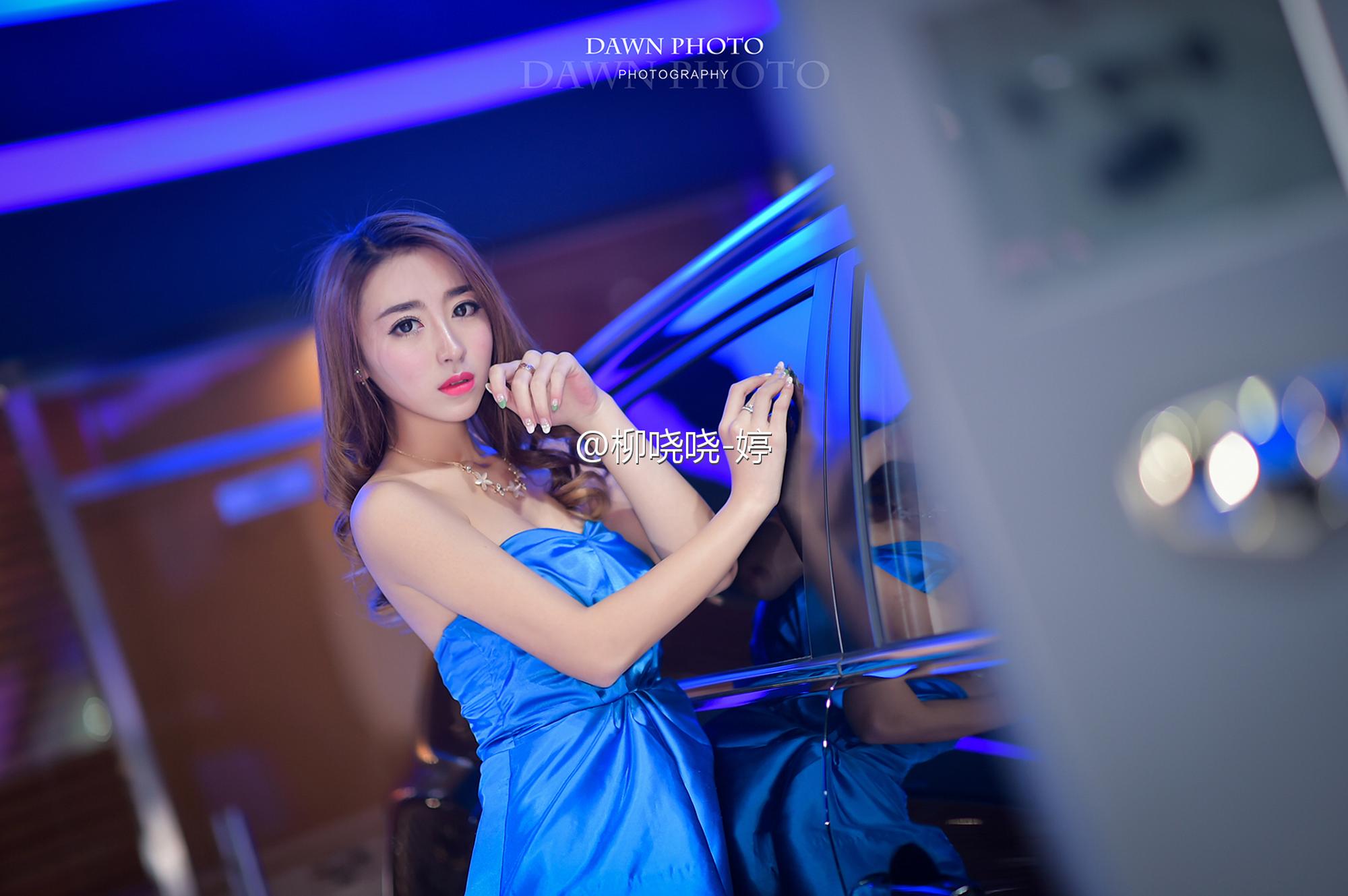柳小婷 高挑车模微博靓照