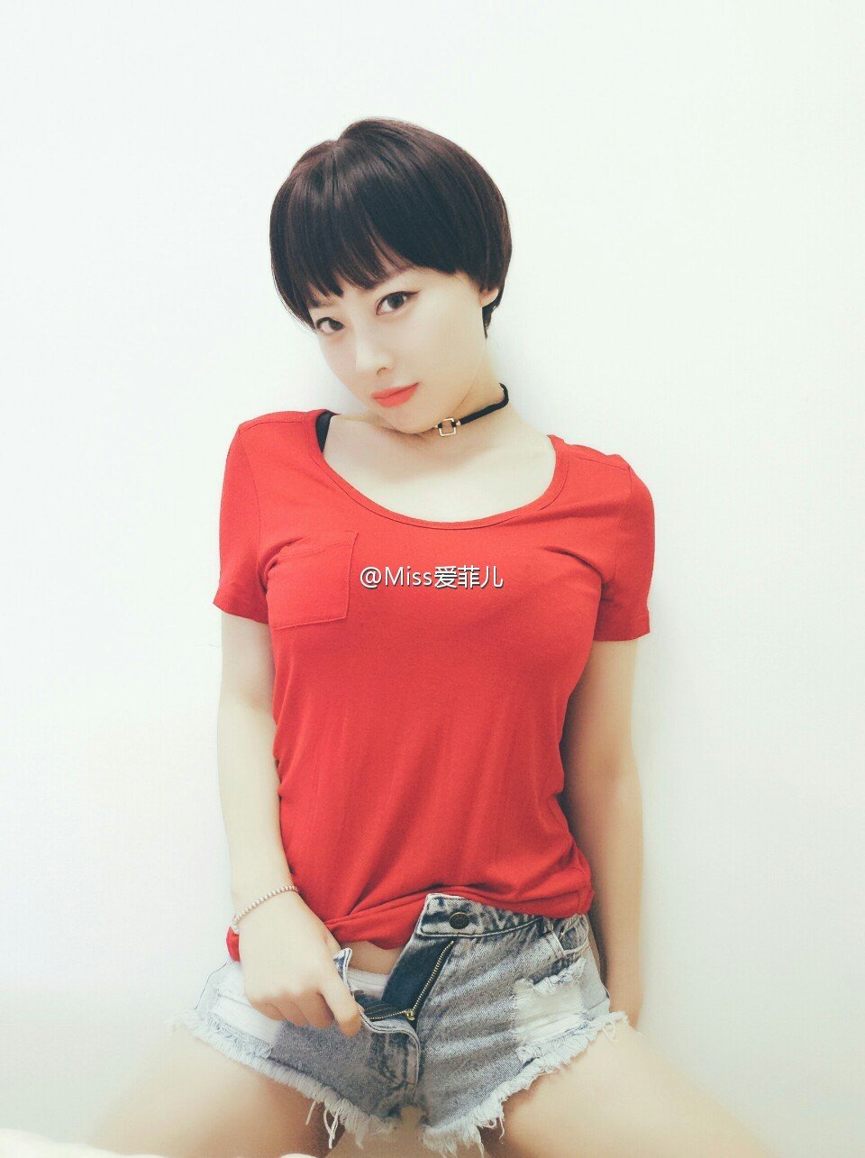 Miss爱菲儿 32H天然大白兔美女主播
