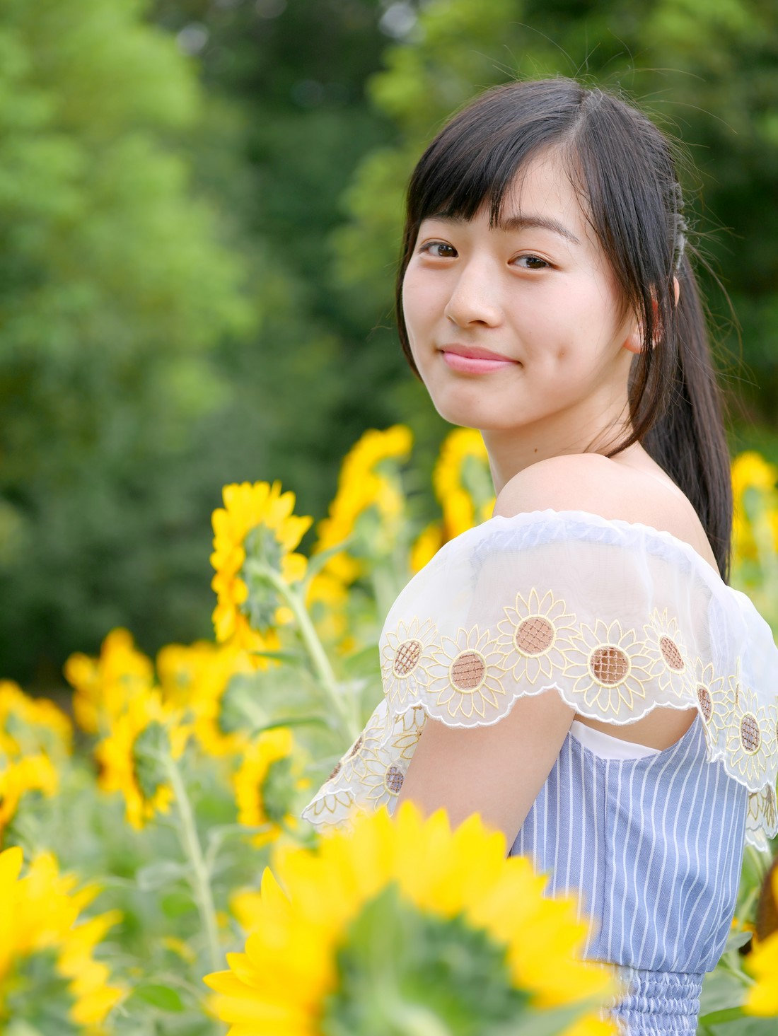 铃木茜音 超清纯户外写真图