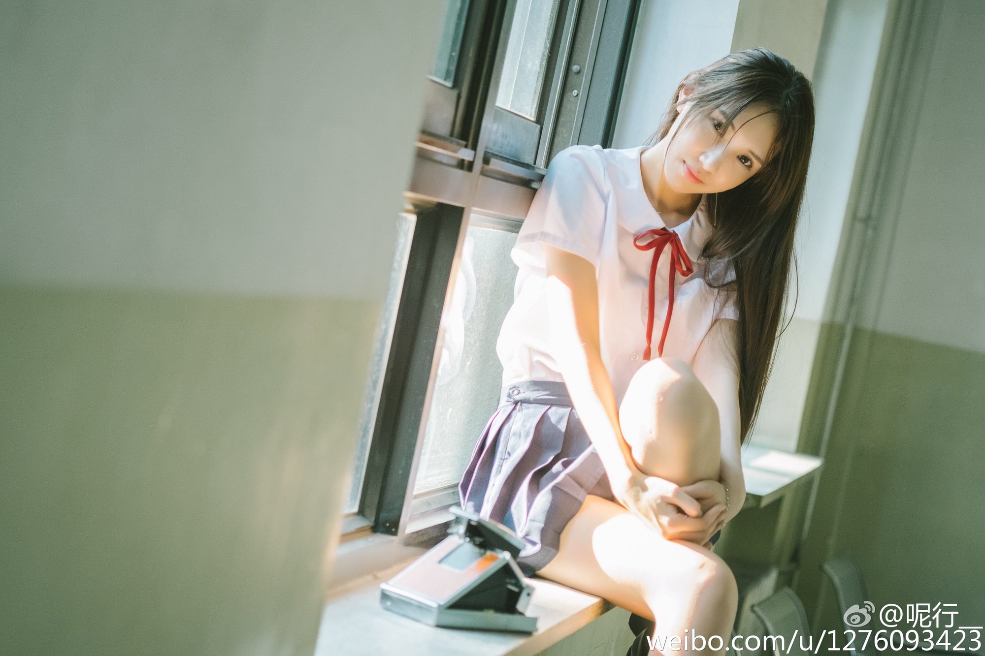 呢行 青涩妹子超养眼外拍写真图