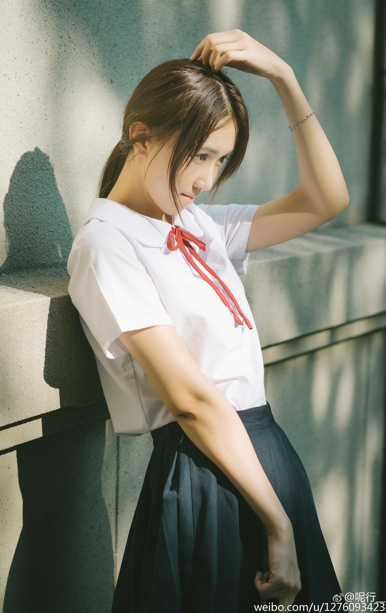 呢行 青涩妹子超养眼外拍写真图