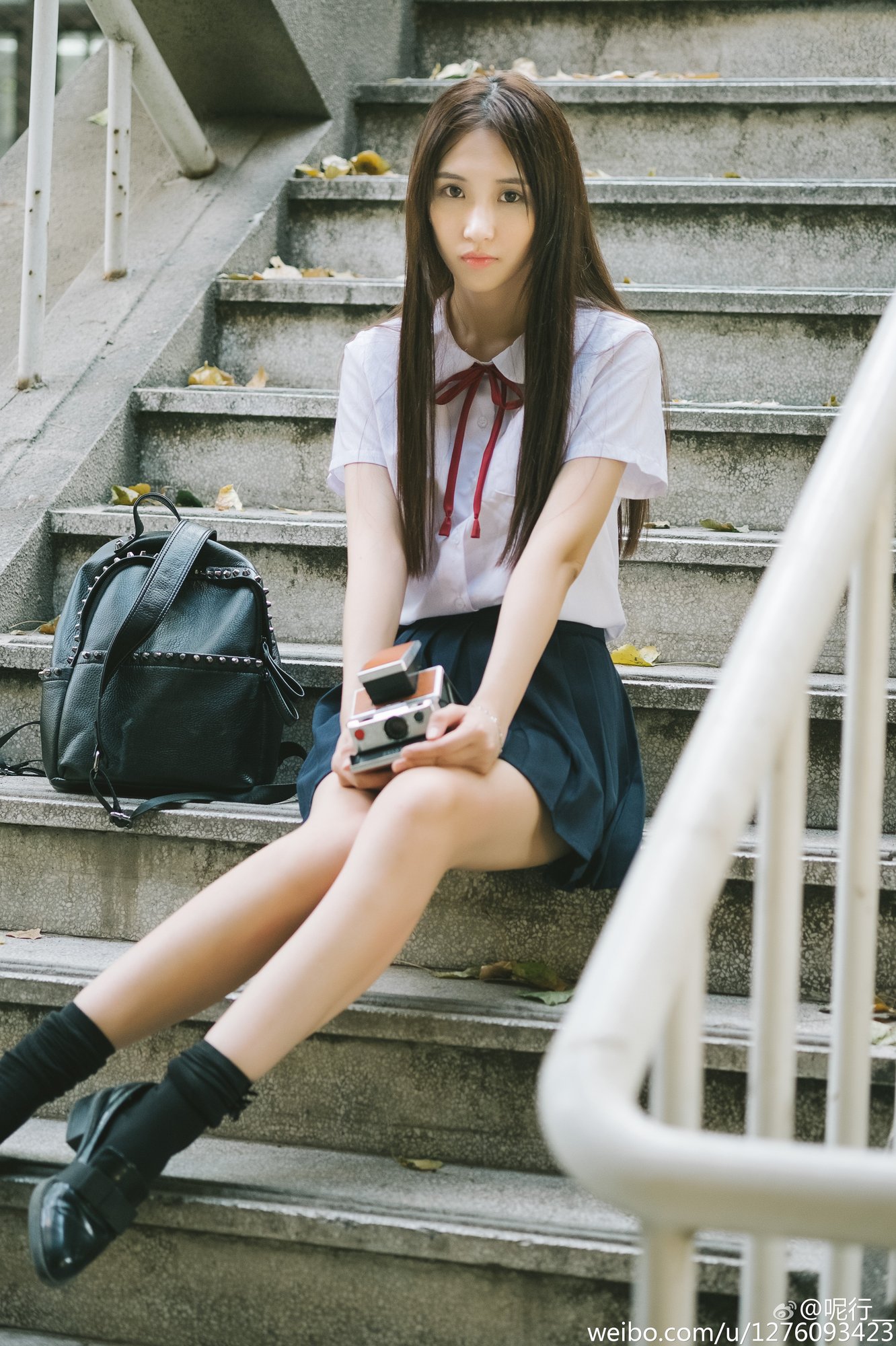 呢行 青涩妹子超养眼外拍写真图
