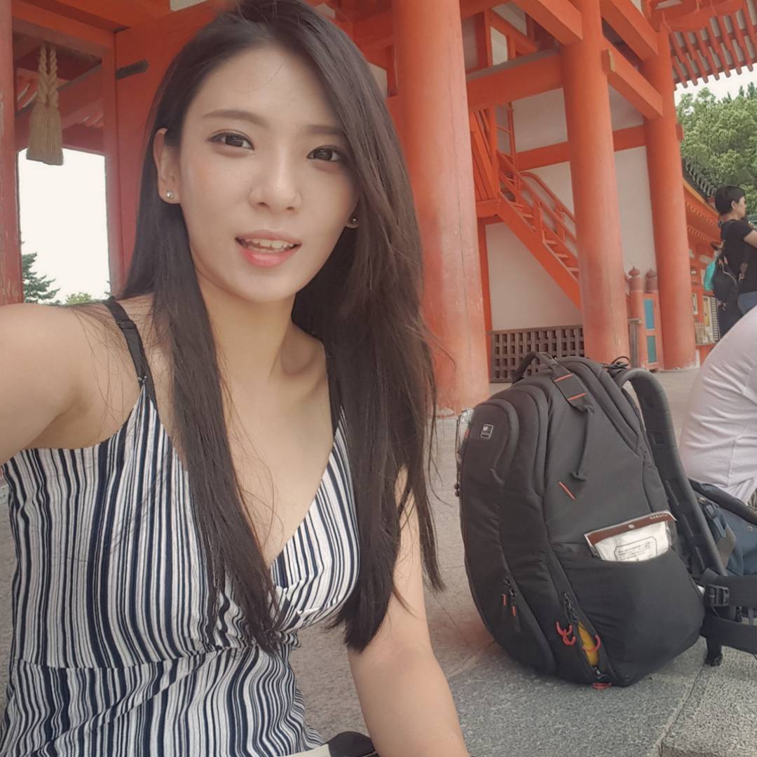 Soy Kim 不科学的身材令人惊诧