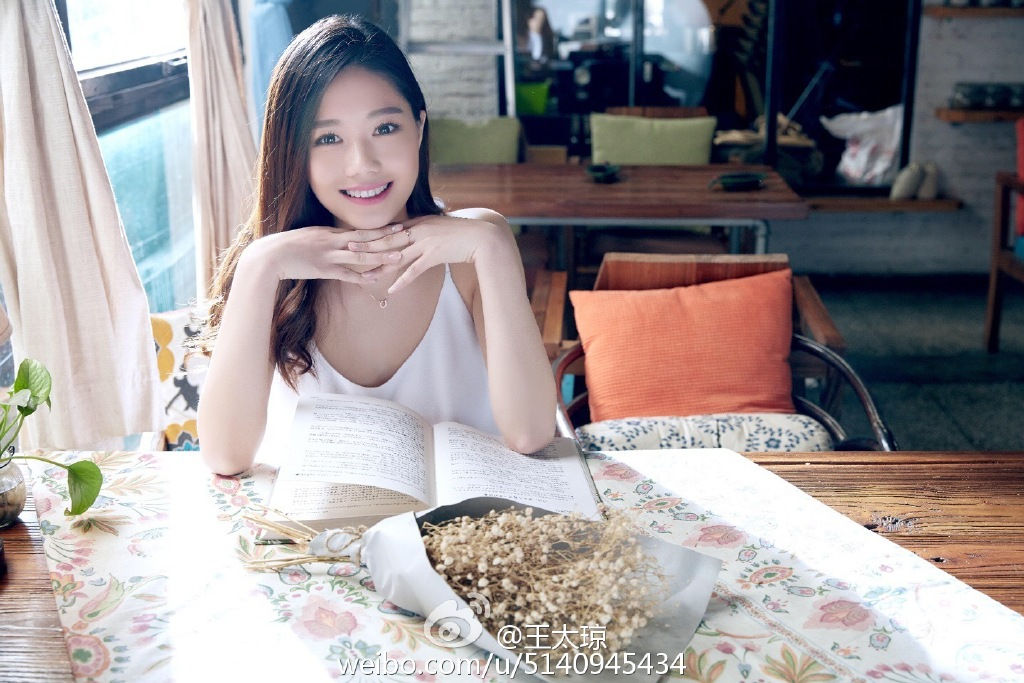 王太琼 重庆车模靓丽私房照诱惑写真图