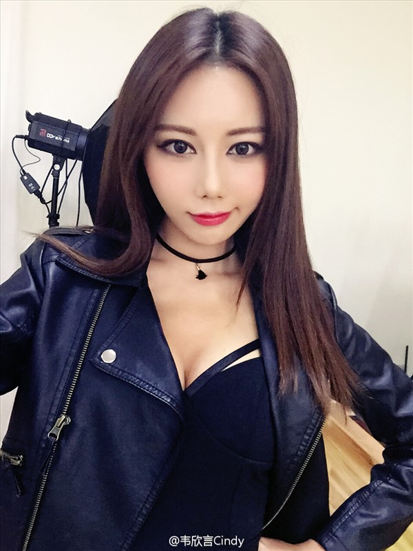 韦欣言 美女视频博主私房照诱惑写真图