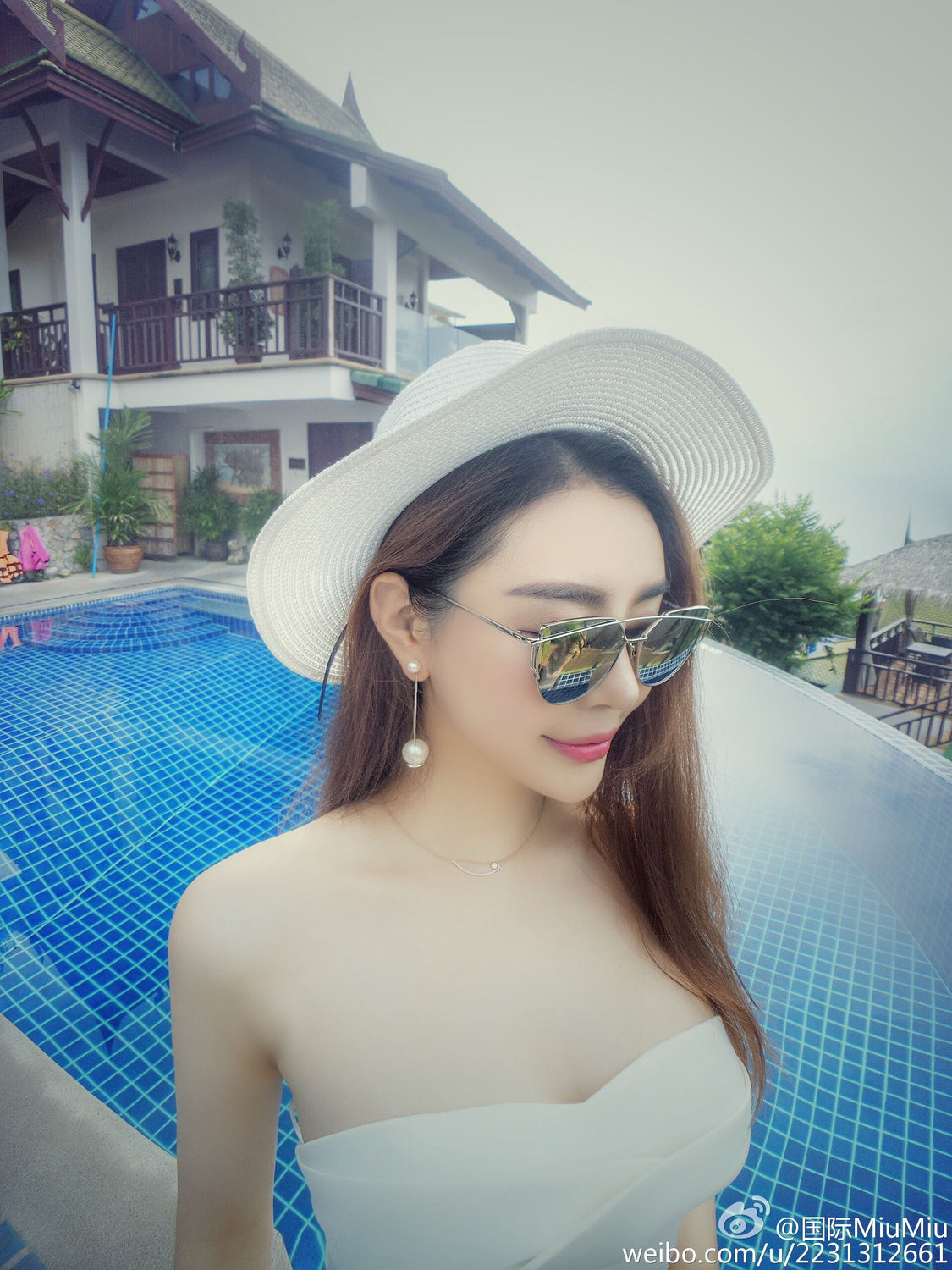 国际MiuMiu 微博性感私房写真图