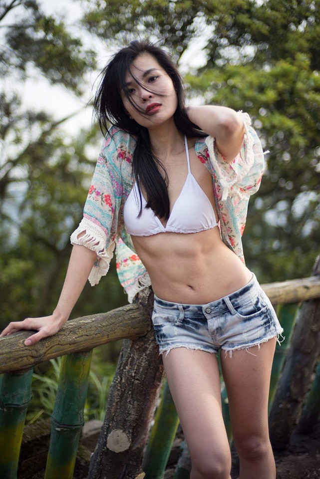 Ainslee Wang 冰山美人性感艺术写真图