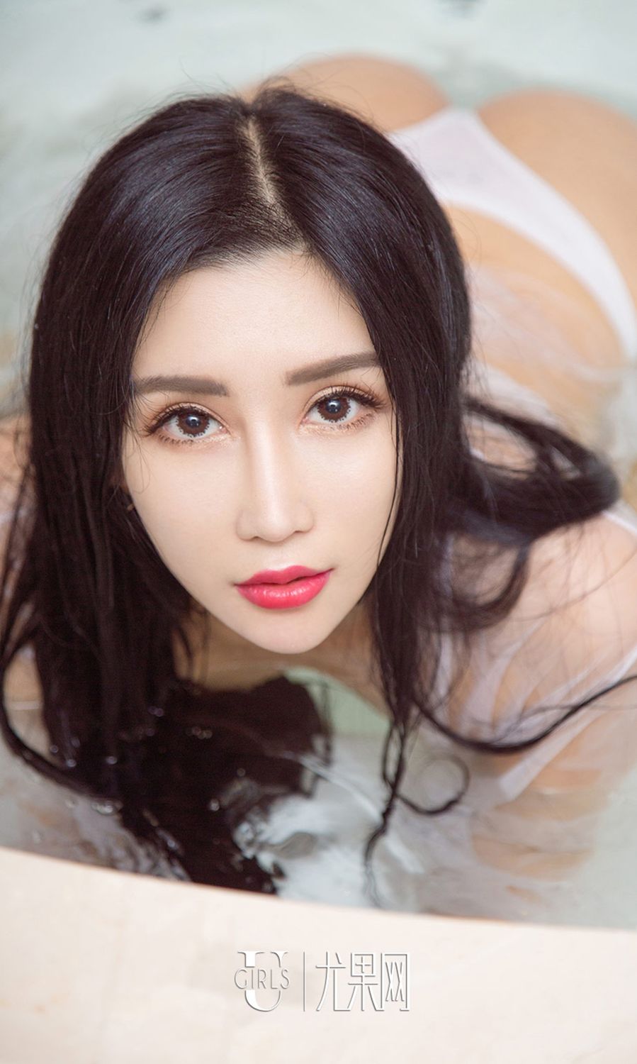 艾霓莎风华绝代 转珠帘意犹未尽
