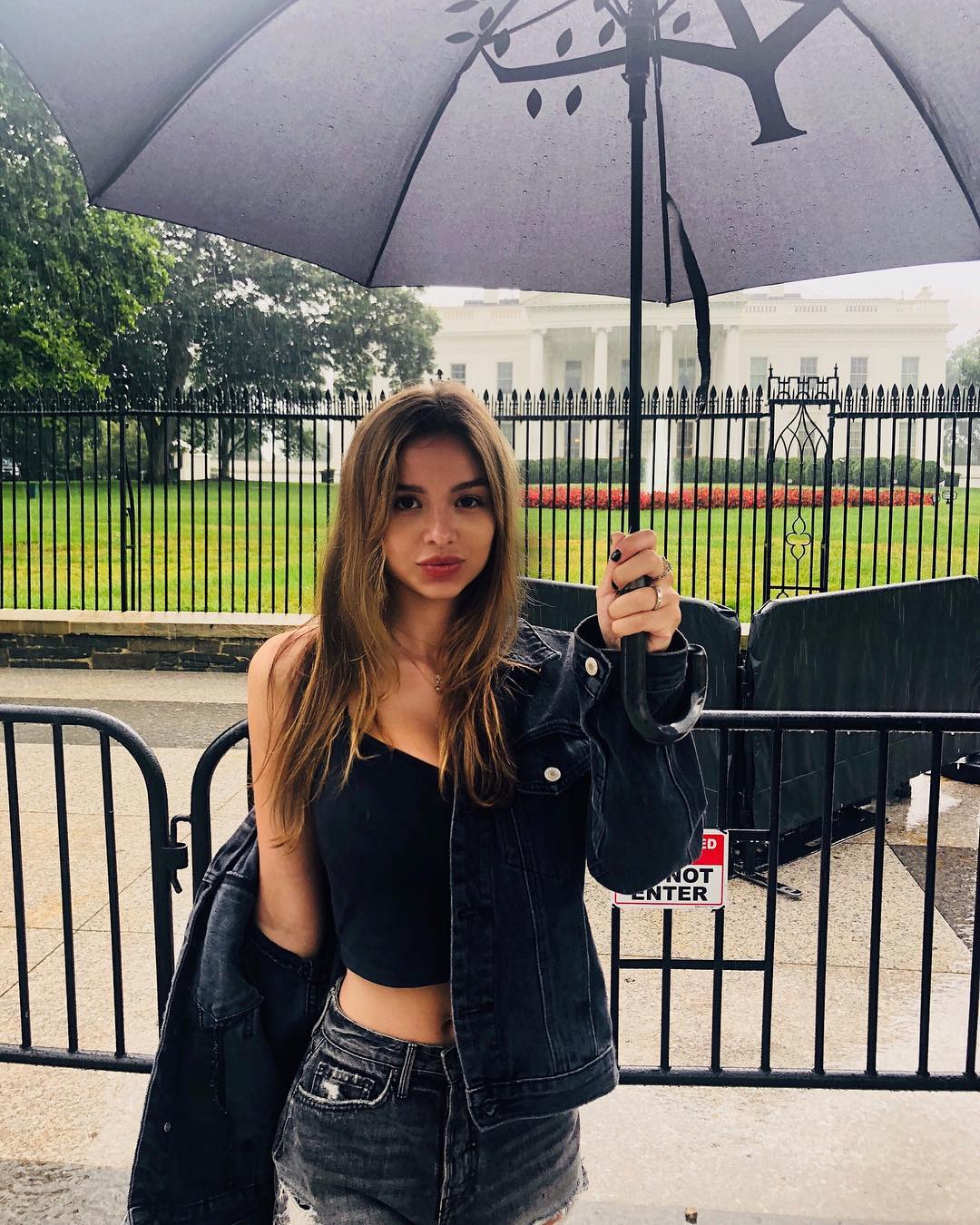 90后女神Sophie Mudd再掀起童颜欧派狂潮