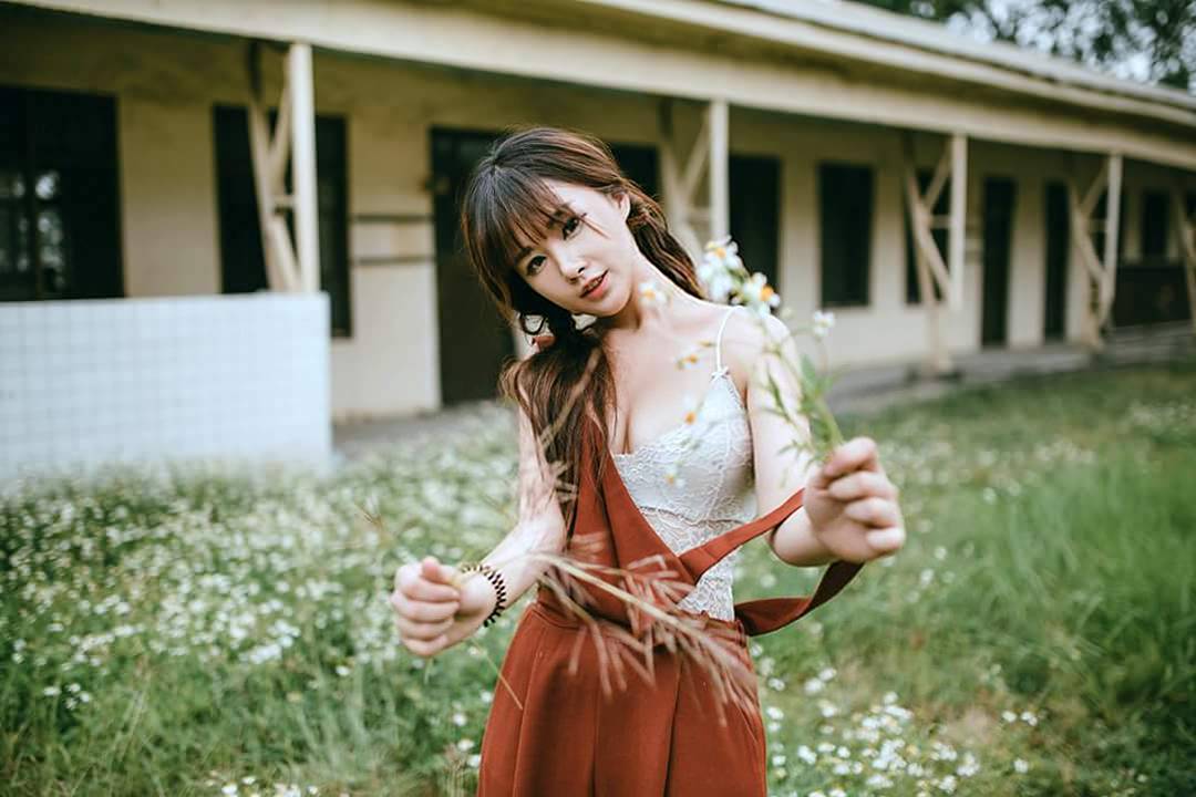 陈歕 充满忧伤感的妹子私房照诱惑写真图