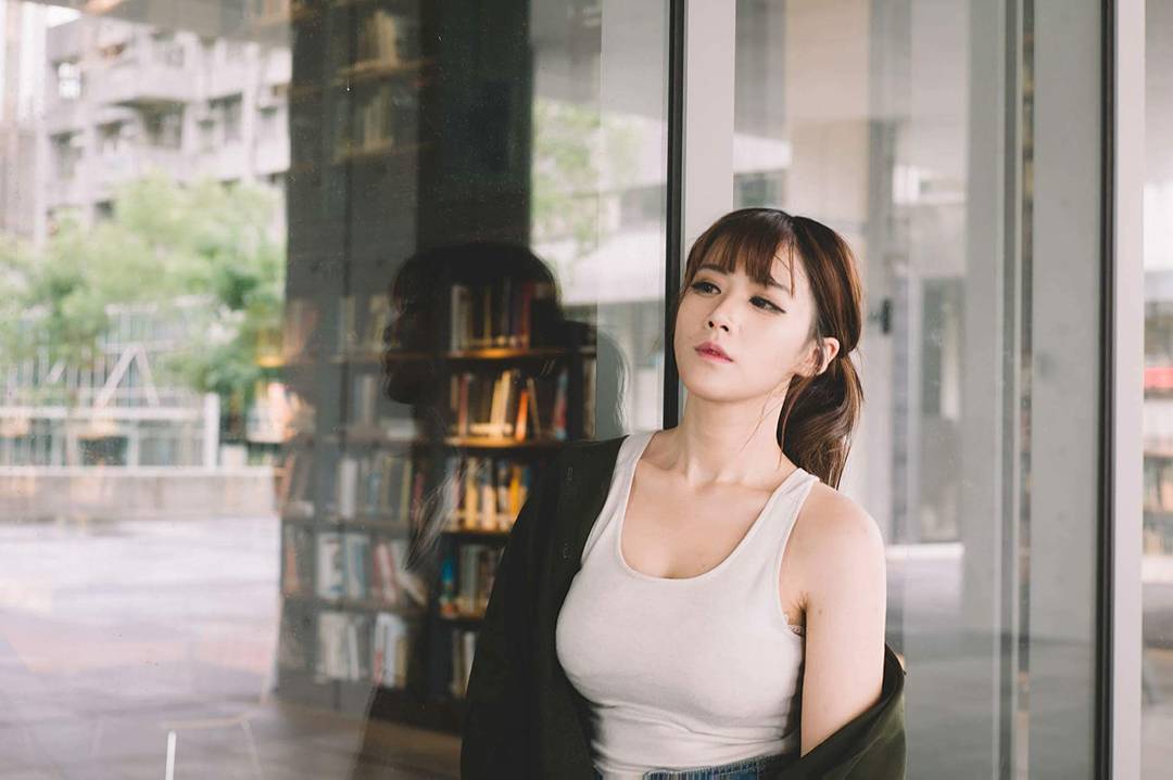 陈歕 充满忧伤感的妹子私房照诱惑写真图