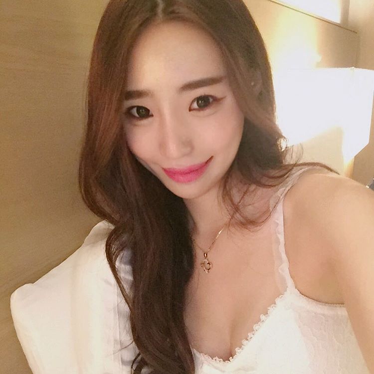 Eunjiii- 韩国极品网拍麻豆私房照