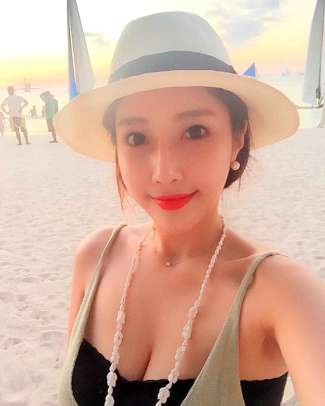bless_nr- 韩国御姐儿模特比基尼私房照