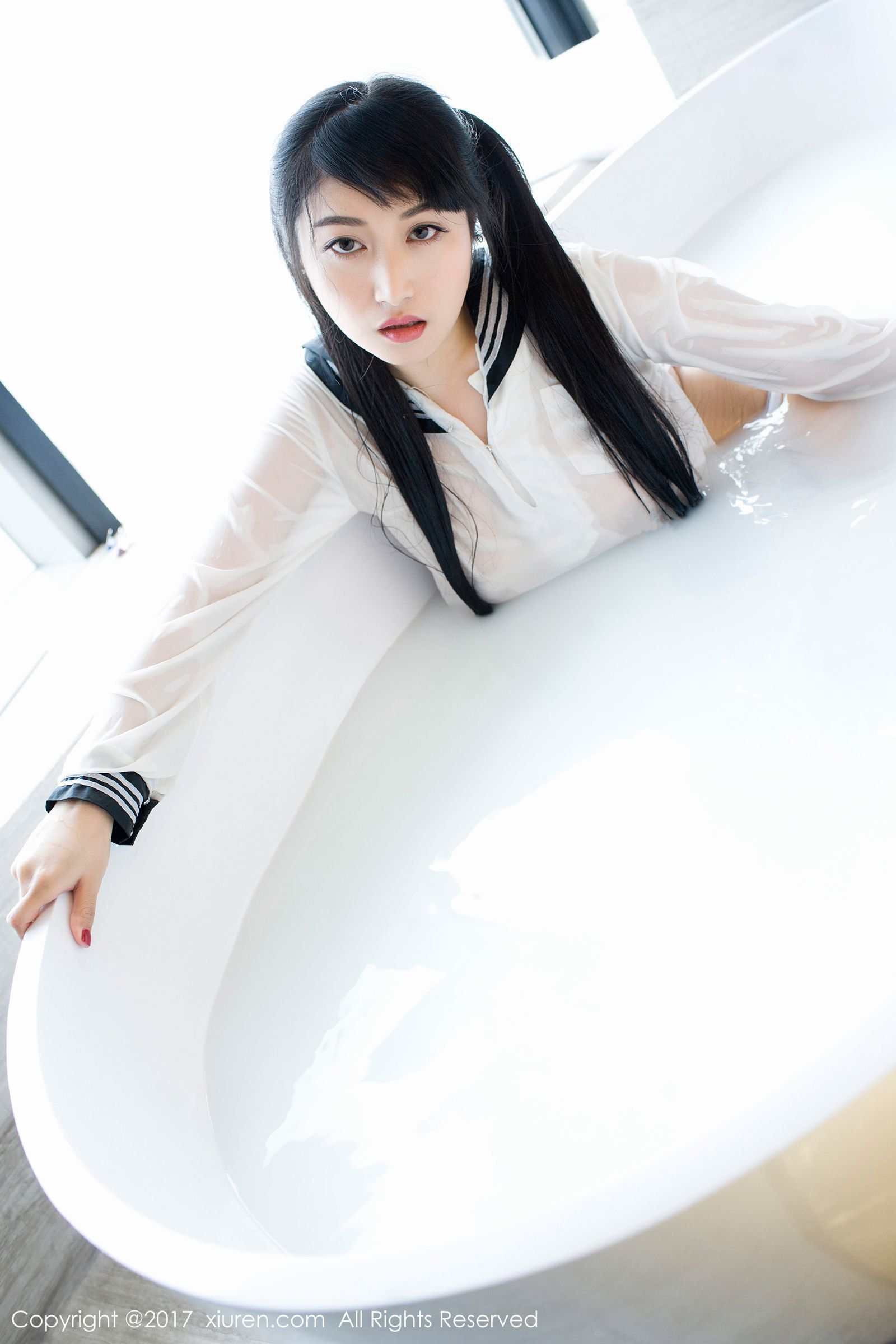 清纯山妹龙女sunny 白色牛奶浴学生装