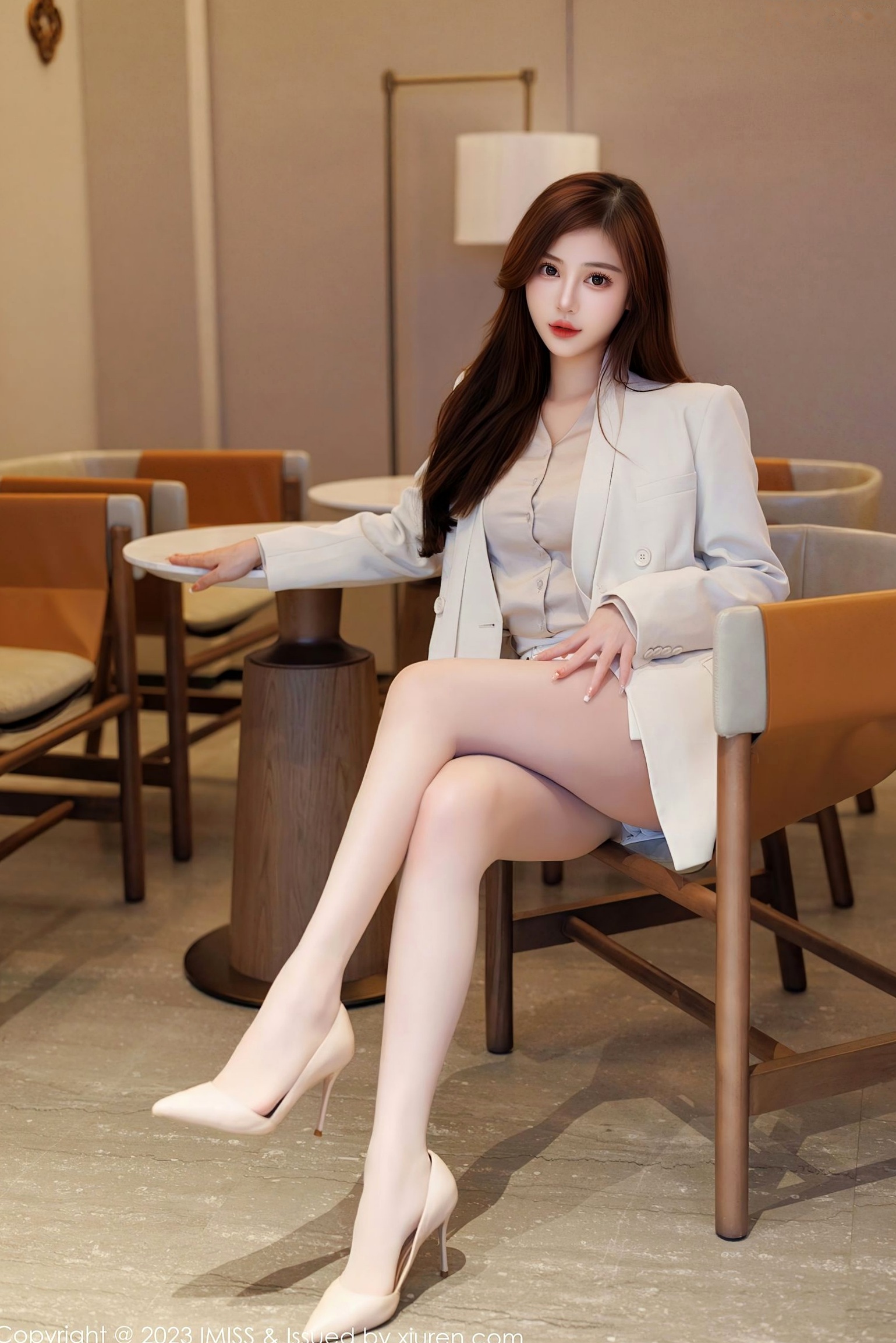 IMiss爱蜜社-732-Lavinia肉肉-精致蕾丝内衣诱惑,居家米色OL职业装下的丰满曲线,傲人身材极致性感美图
