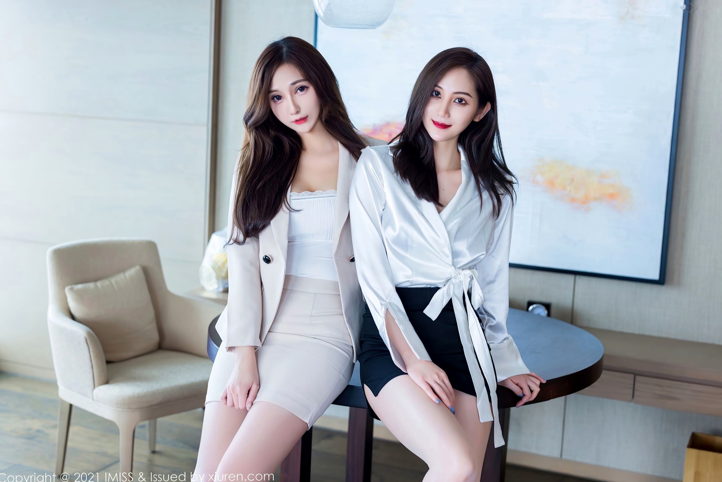 IMiss爱蜜社-570-Lavinia肉肉姐妹花:职场OL白衬衫制服诱惑与私房红色内衣性感写真