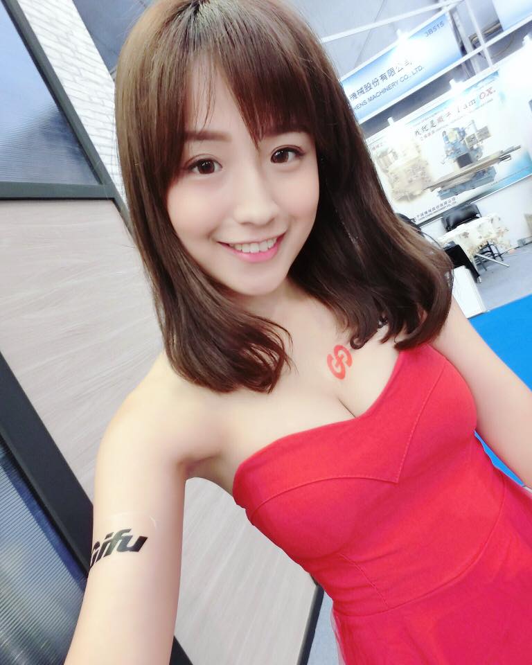 Hebbe Cheng- 高雄氧气正妹比基尼私房照