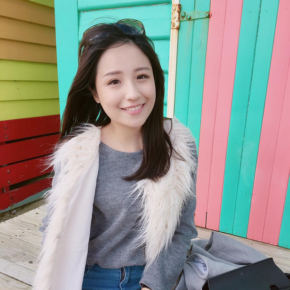 高雄正妹Hebbe Cheng 扮笑容最甜美的空姐
