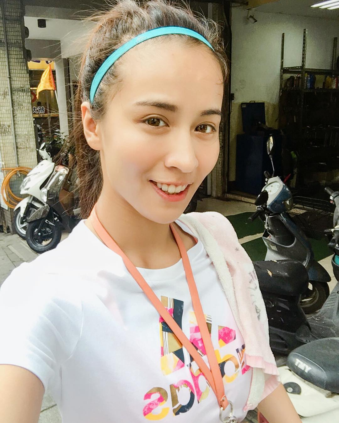 Julie忻怡- 中泰混血儿~超正的台湾正妹