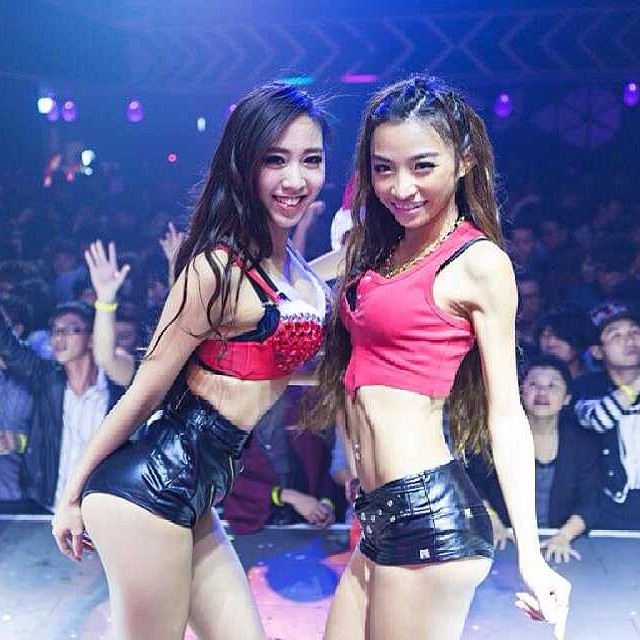 张蚂蚁Ant- 电臀傲人曲线性感美照
