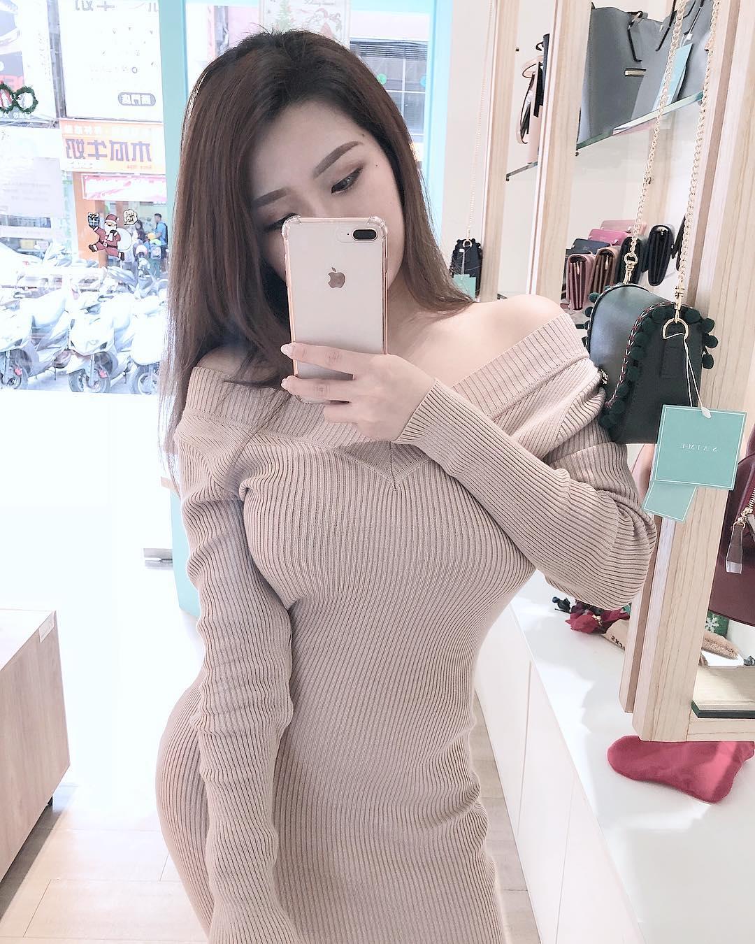 台湾Gina邱筠净吊带小背心吃甜品