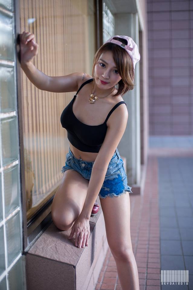 孙莎莎- 台湾大提琴音乐才女美胸美腿