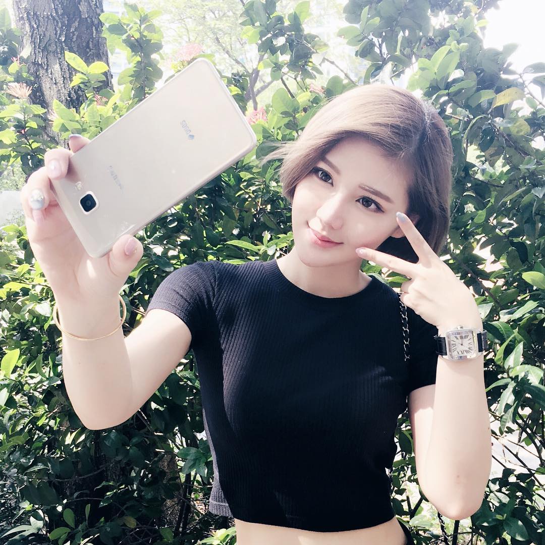 杨梓灵Fiona- 一个微笑动作迷死不少男生