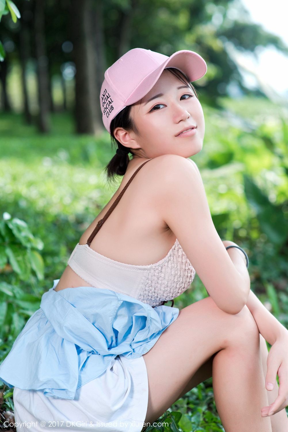 童颜美女仓井优香 户外露出江边场景