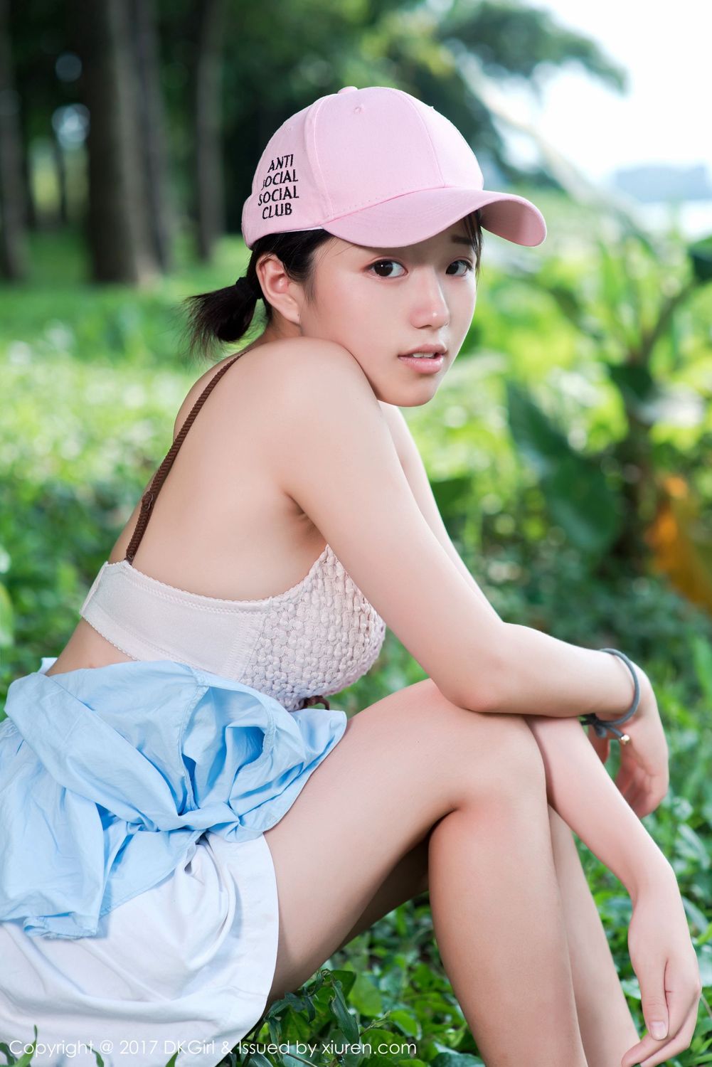 童颜美女仓井优香 户外露出江边场景
