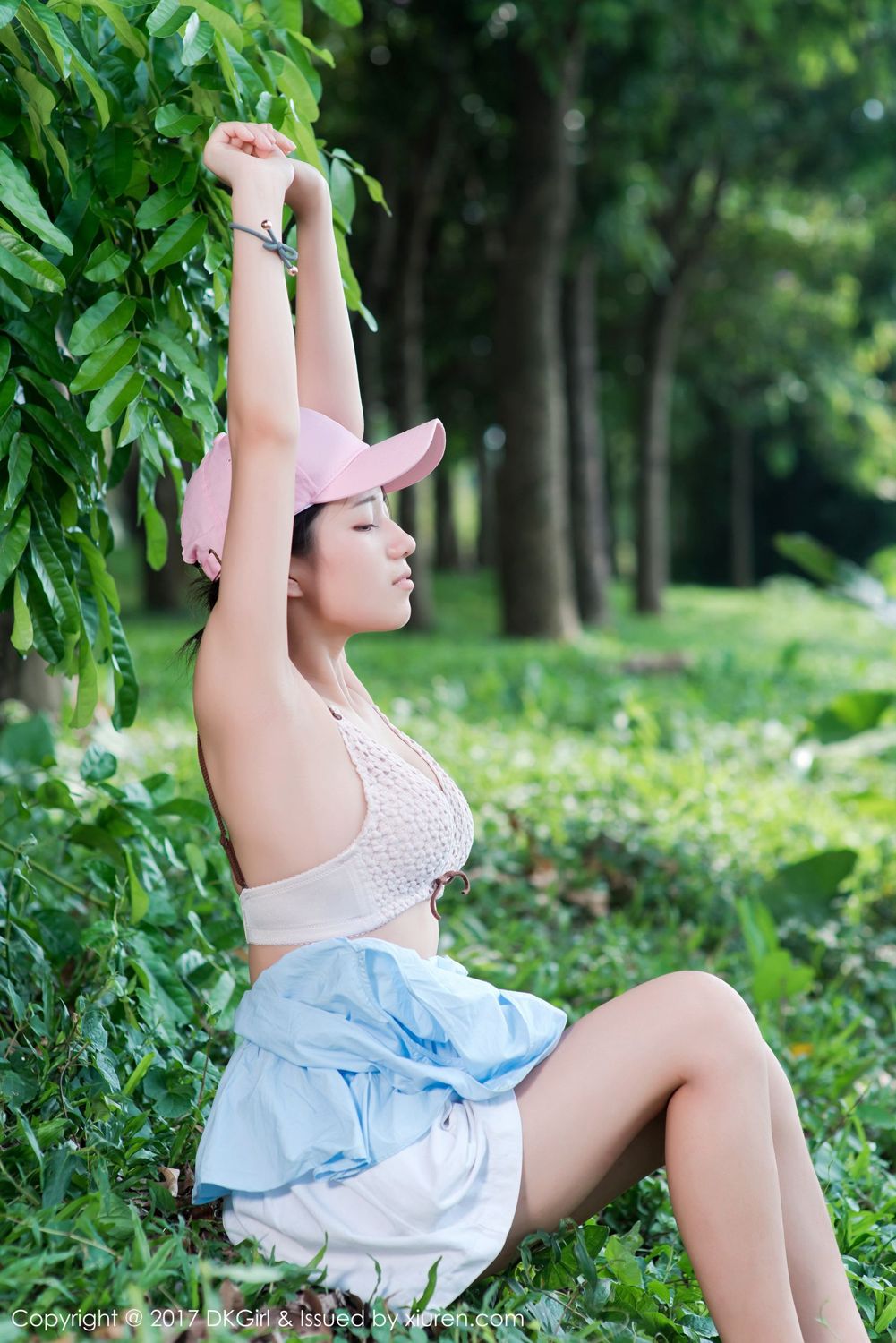童颜美女仓井优香 户外露出江边场景
