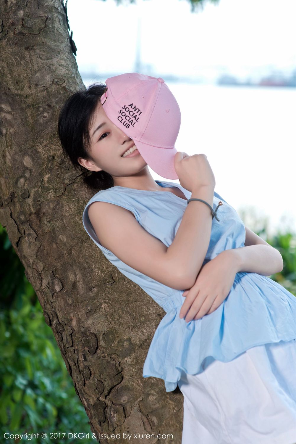 童颜美女仓井优香 户外露出江边场景