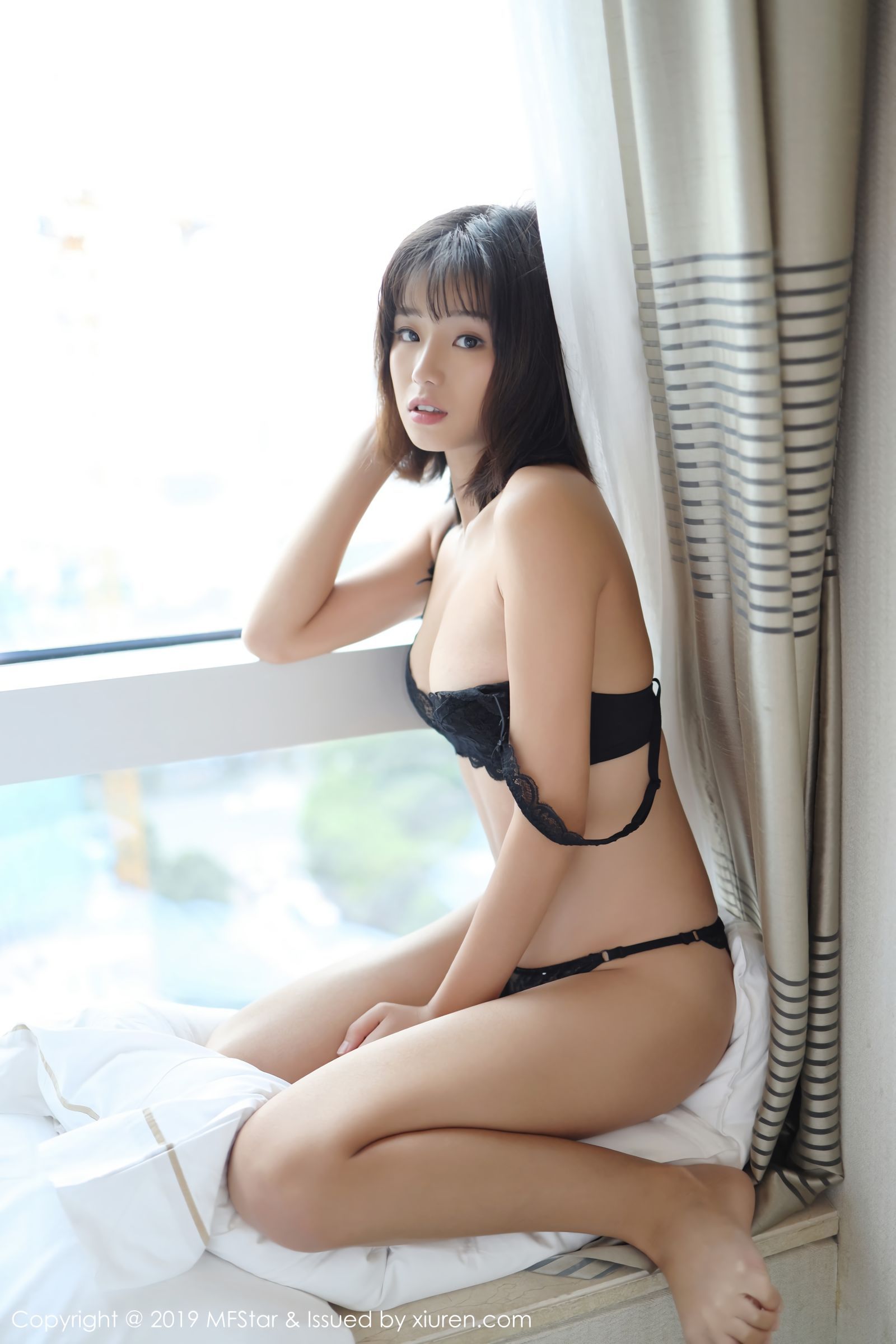 日系美女仓井优香 精致的蕾丝内衣