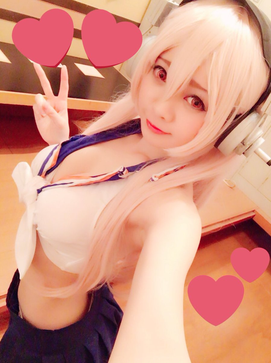 のらねこ- 日本美少女Coser完美诠释性感露背毛衣