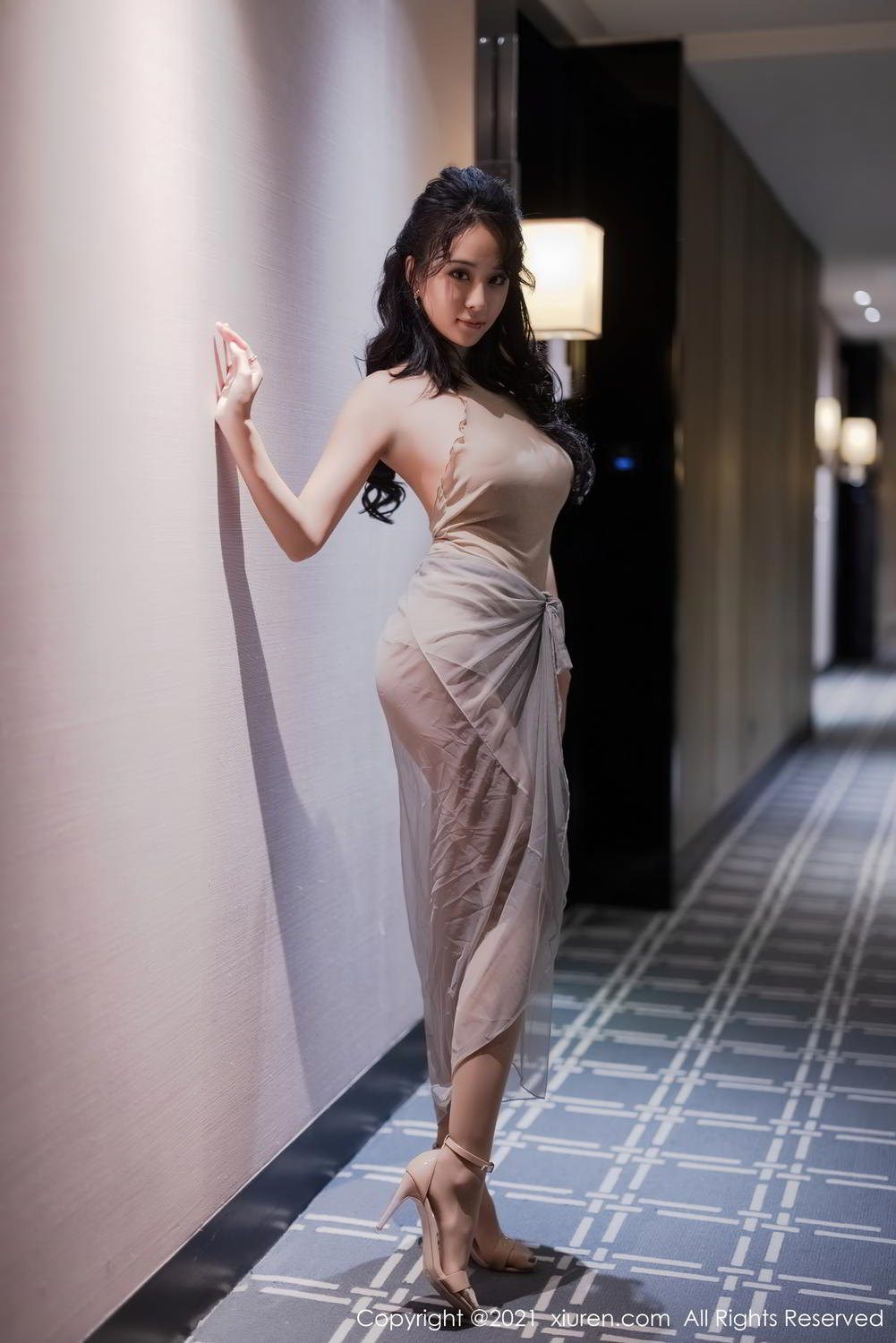 小姐姐蓝夏Akasha 轻透服饰凹凸动人