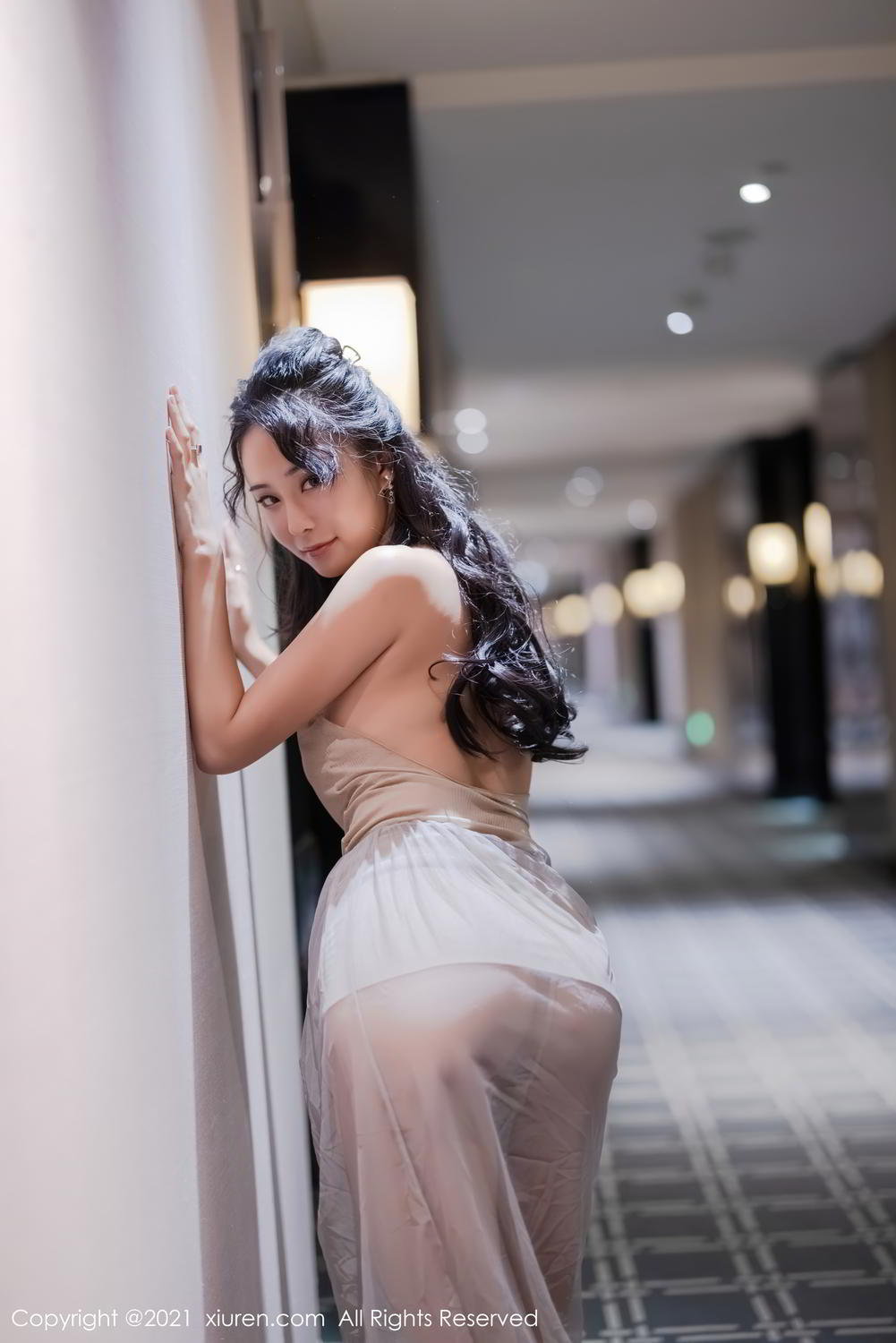 小姐姐蓝夏Akasha 轻透服饰凹凸动人